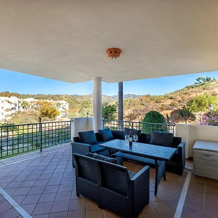 Hills Chic 3 Bed Elviria, Apartman