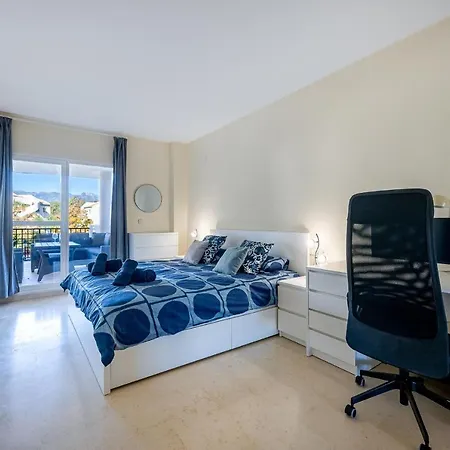 Hills Chic 3 Bed Elviria, 아파트 *