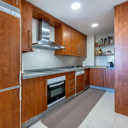 Hills Chic 3 Bed Elviria, 마르베야