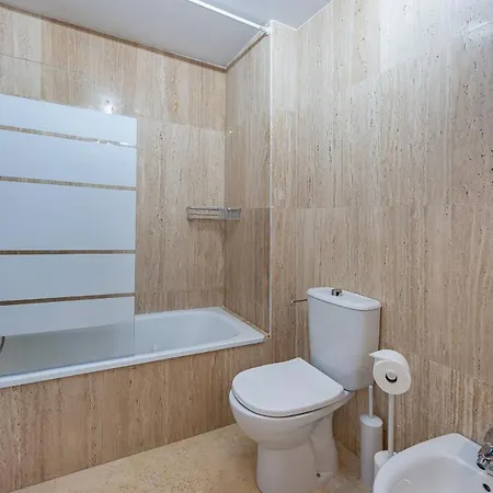 Hills Chic 3 Bed Elviria, 아파트