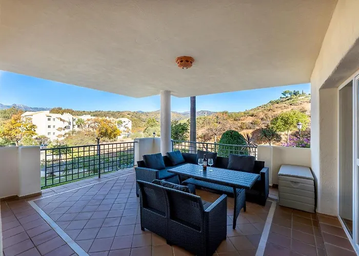 Hills Chic 3 Bed Elviria, Apartament