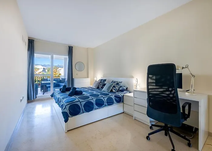 Hills Chic 3 Bed Elviria, Apartamento *