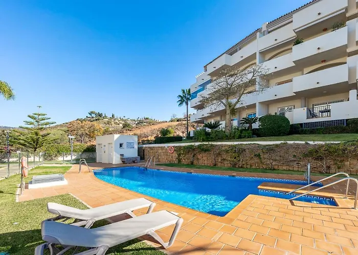 Hills Chic 3 Bed Elviria, Apartament