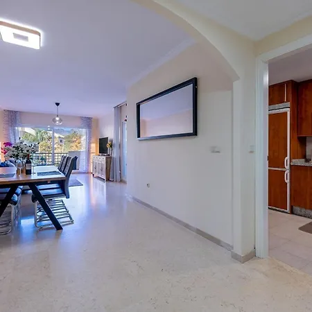 Hills Chic 3 Bed Elviria, شقة ماربيا